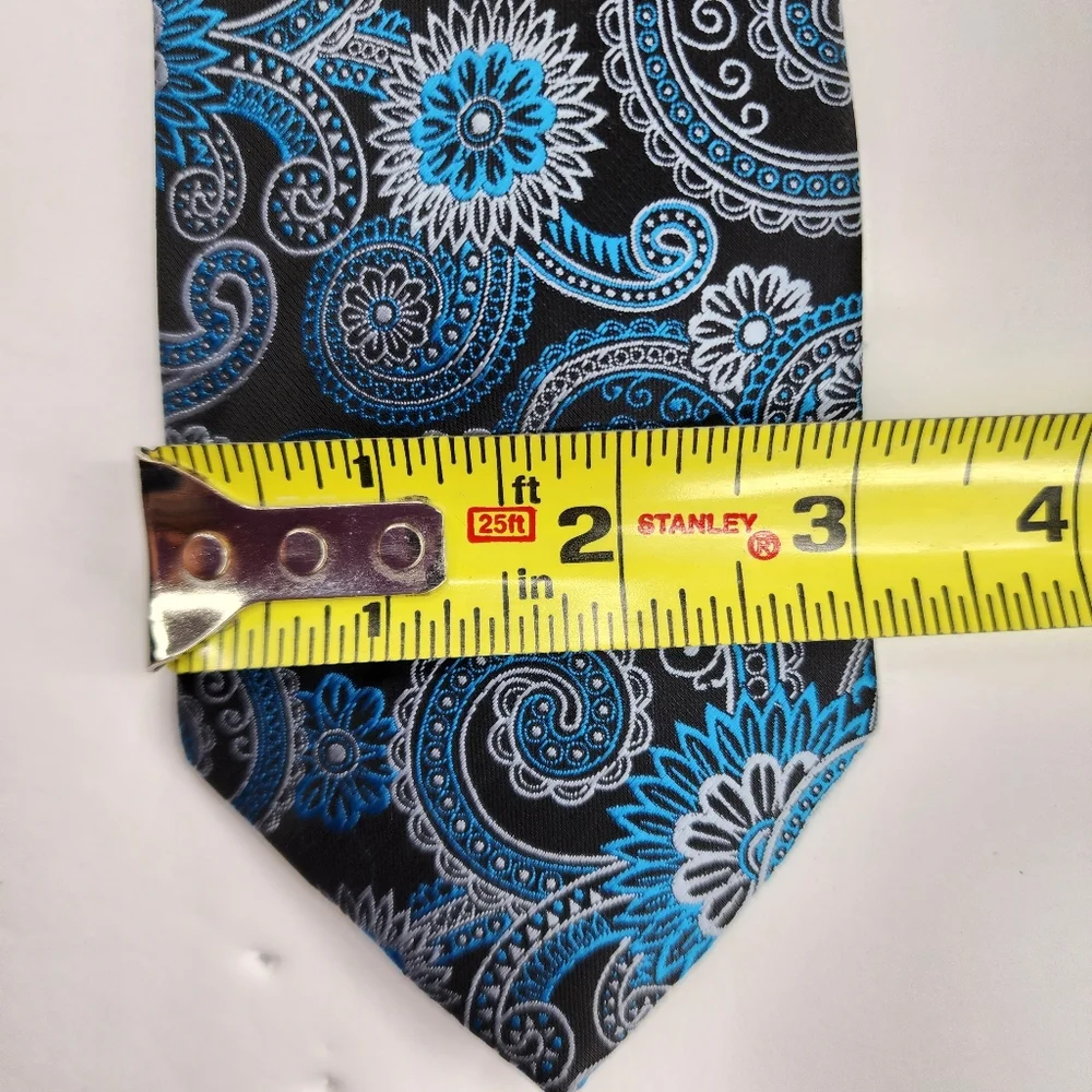BERGAMO NEW YORK Blue Paisley Tie.